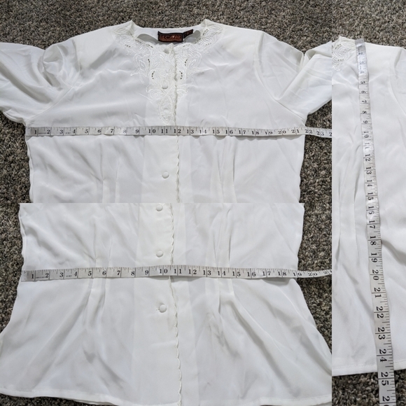 ✨3/$15 Vintage Le Caviar white embroidered button down 14 - Picture 6 of 7